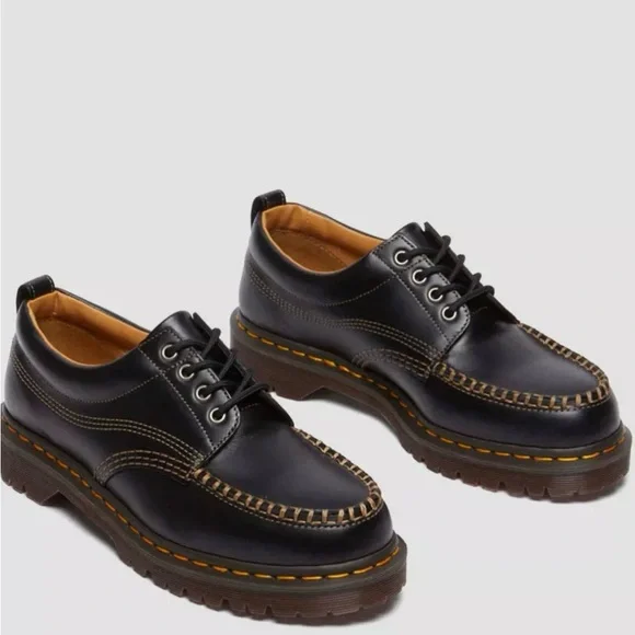 Dr. Martens Lowell Leather Moc Toe - Picture 1 of 4
